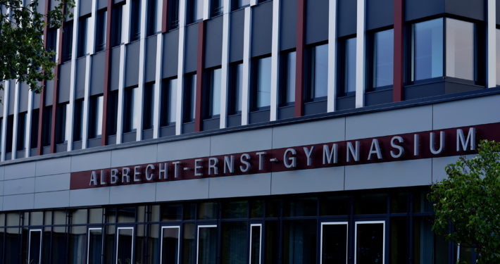 Albrecht-Ernst-Gymnasium-Profil3-Fassadenbeschriftung1