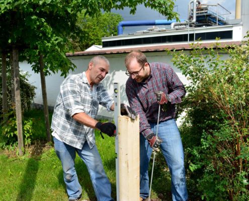 Bautafel-Montage-vor-Ort