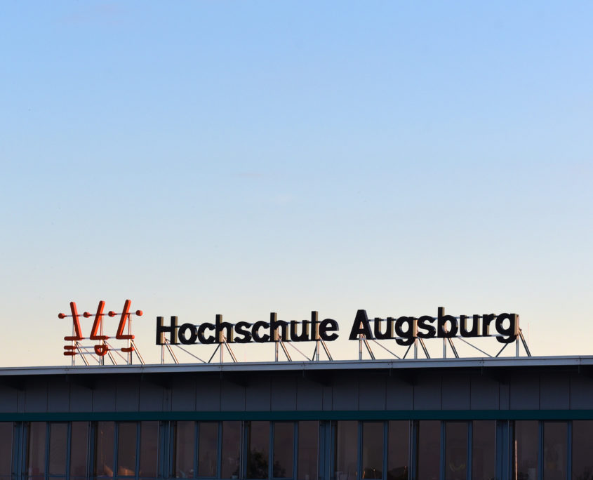Profil 4/5 Leuchtschrift auf Dach montiert