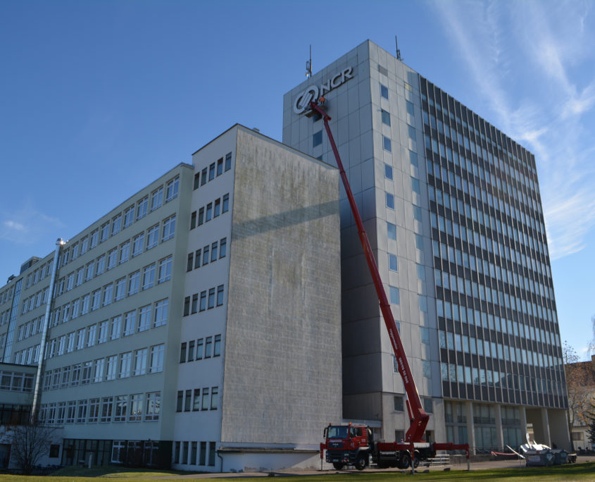 Demontage Leuchtreklame