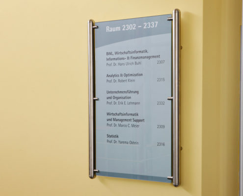 Glasschild-an-der-Wand Glasschild-an-der-Wand