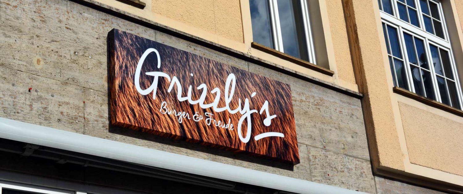 Grizzleys-Leuchtkasten-mit-Aluhaube