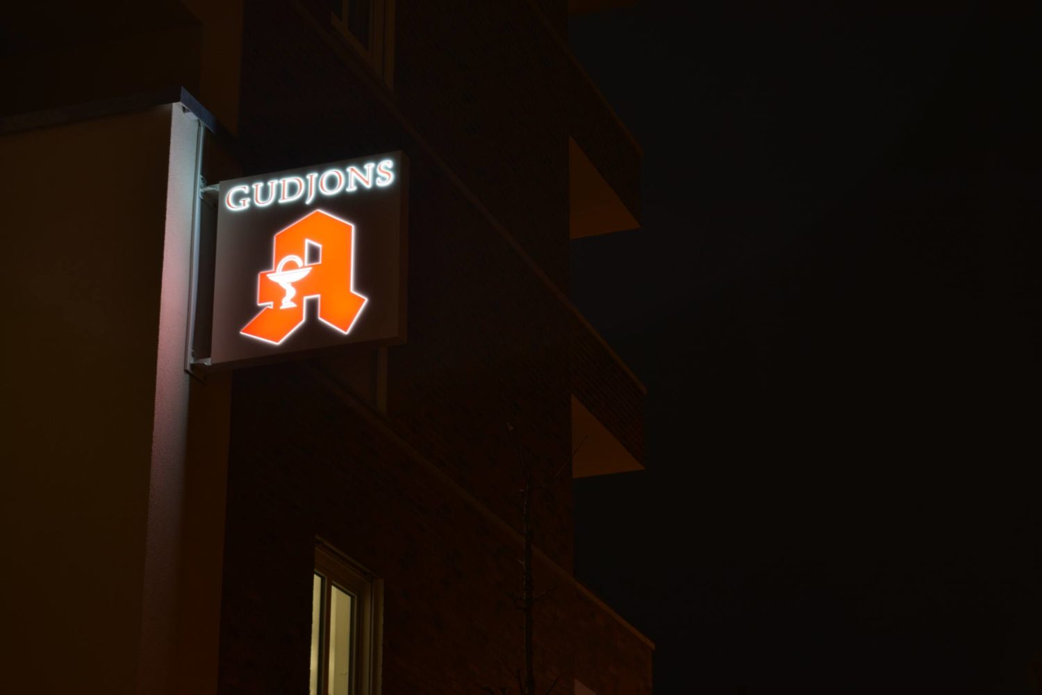 Gudjons-beleuchtete-Alutransparent 2