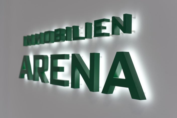 rückleuchtende Buchstaben