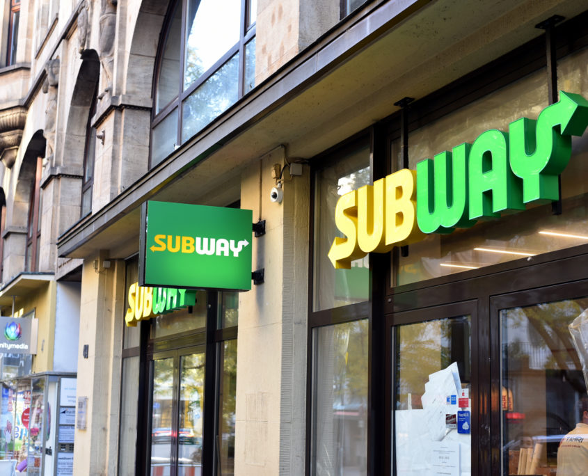 Leuchtschrift Restaurant Subway