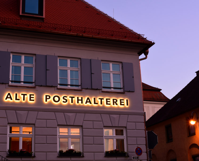 Profil 3 Leuchtschrift Hotel