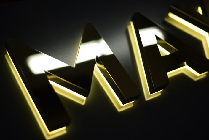 Acryl LED B Leuchtbuchstaben Acrylbuchstaben rückleuchtend Detail