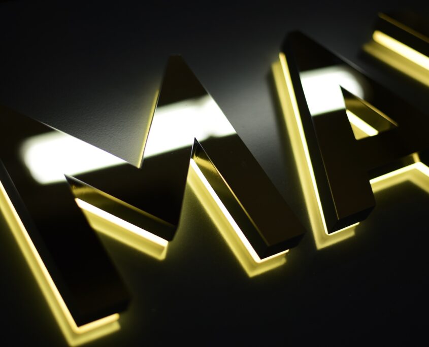 Acryl LED B Leuchtbuchstaben Acrylbuchstaben rückleuchtend Detail