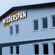 Profil 5 LED-Buchstaben Nacht Profil 5 Leuchtschrift an Firmenfassade