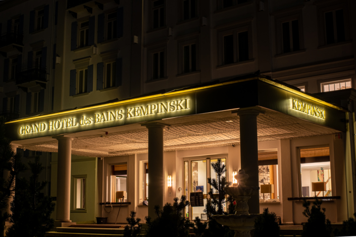Profil 3 Leuchtschrift Hotel Vordach Profil 3 Leuchtschrift Hotel Vordach