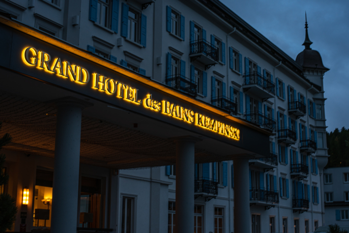 Profil 3 Leuchtschrift Hotel Baldachin Profil 3 Leuchtschrift Hotel Baldachin