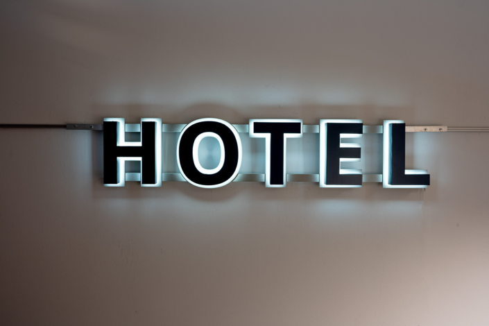 Profil 3 LED-Buchstaben Hotel Profil 3 Leuchtschrift rückleuchtend Nacht